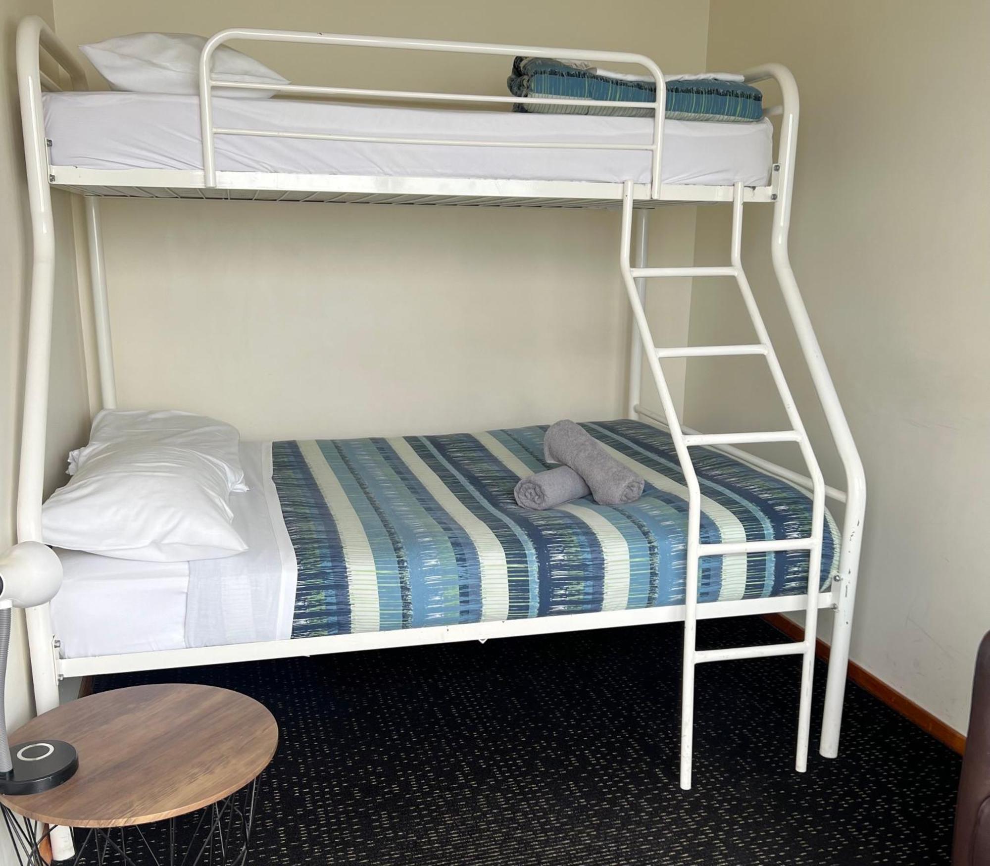 On Top Backpackers Dunedin Exterior photo