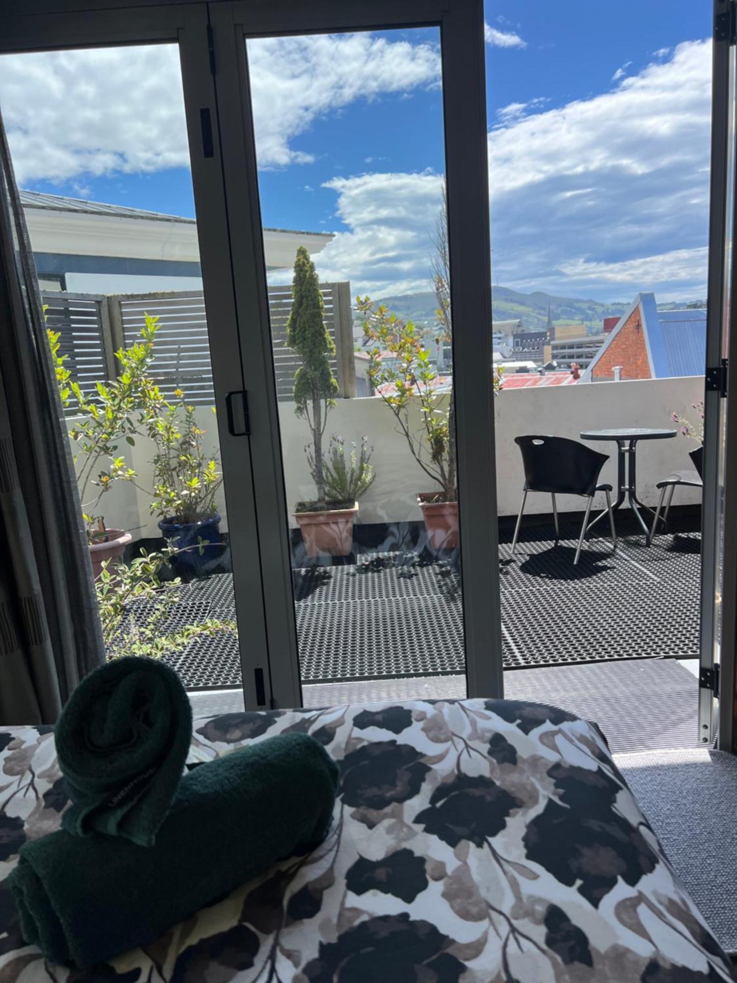 On Top Backpackers Dunedin Exterior photo